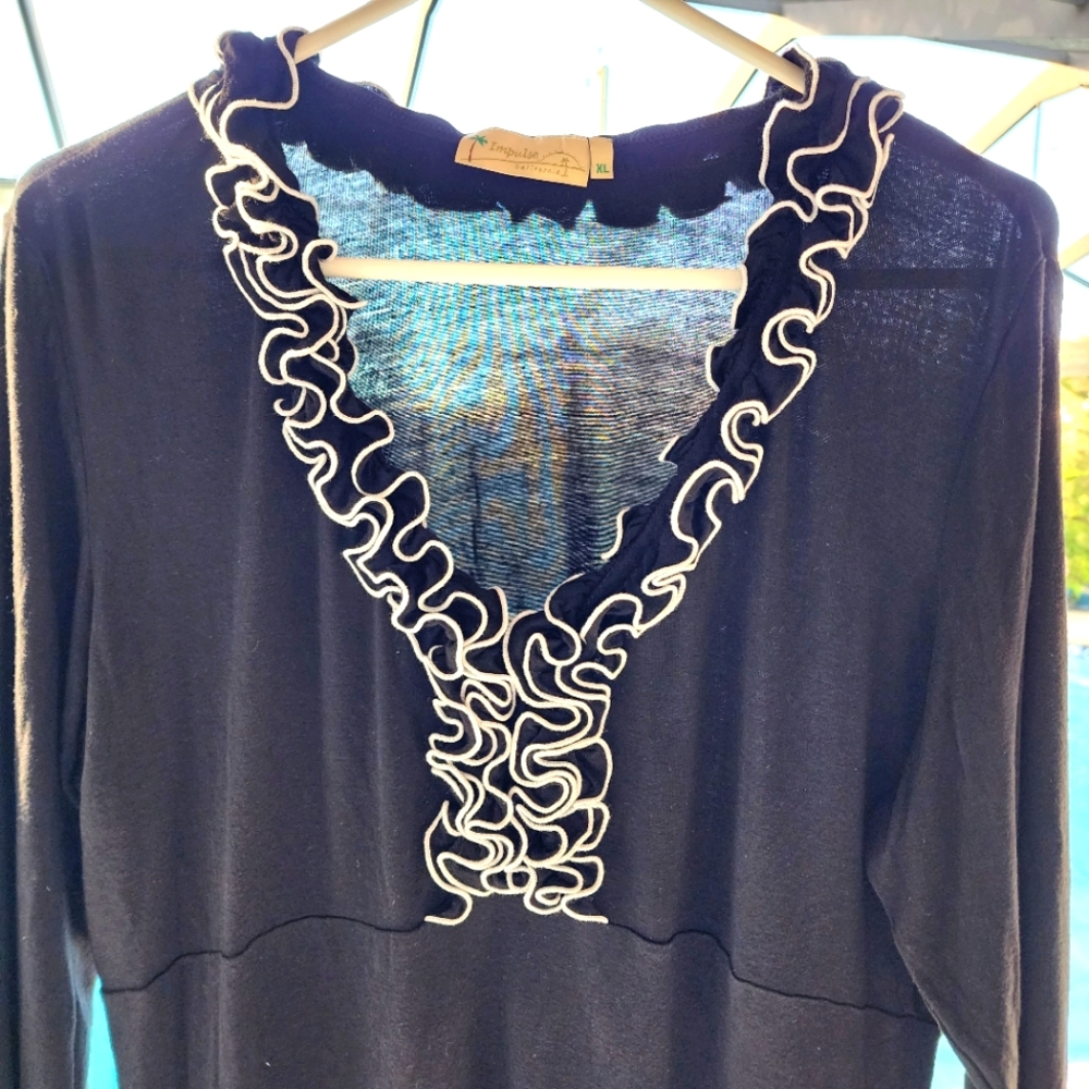 Ruffled Neck Black & White XL Knit top Impulse of California